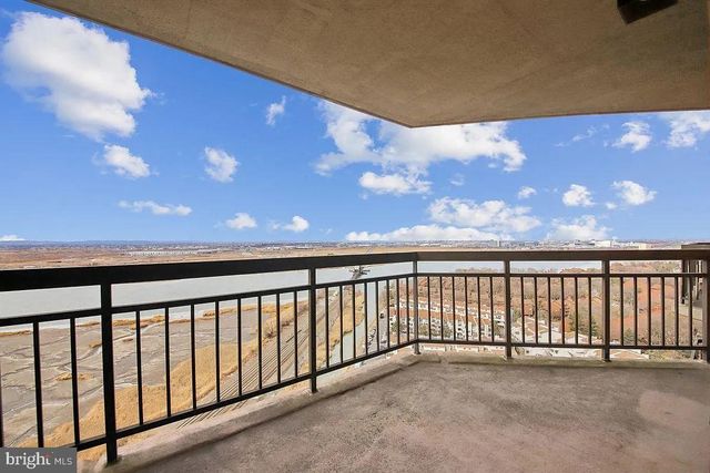 2138 HARMON COVE TOWER #2138, Secaucus, NJ 07094