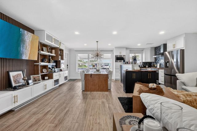 212 High Point Ter W C, Delray Beach, FL 33445