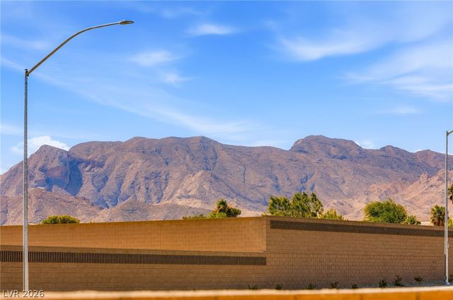 5625 North Chieftain Street, Las Vegas, NV 89149