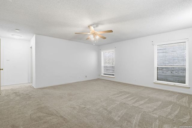 5838 Winterhaven Dr, Windcrest, TX 78239