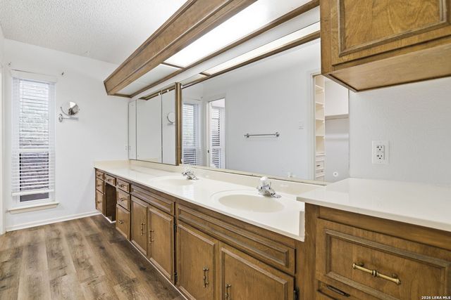 5838 Winterhaven Dr, Windcrest, TX 78239