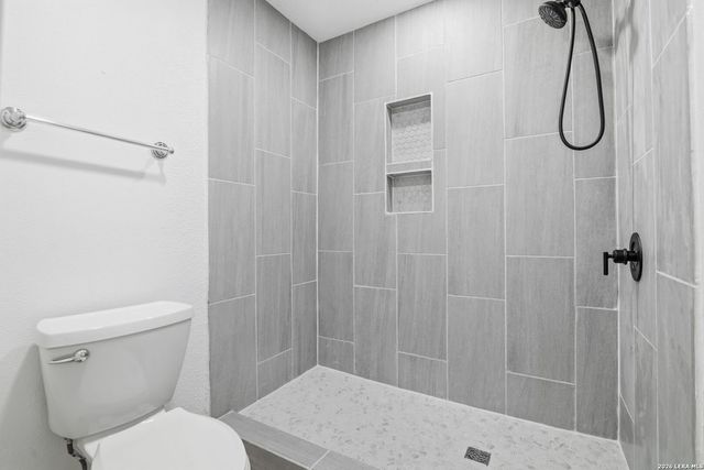 5838 Winterhaven Dr, Windcrest, TX 78239