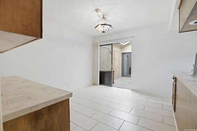 5838 Winterhaven Dr, Windcrest, TX 78239