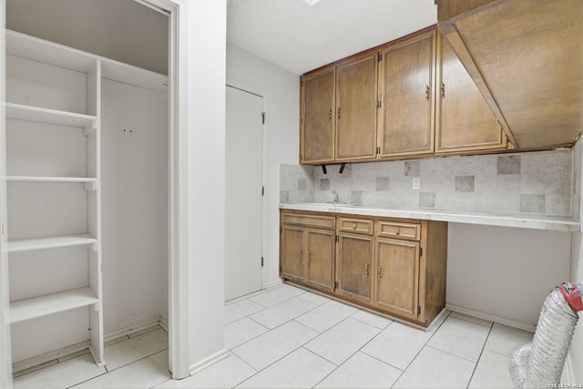 5838 Winterhaven Dr, Windcrest, TX 78239