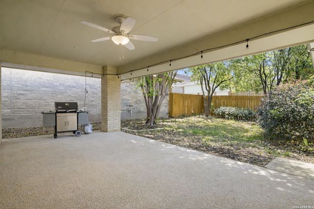 5838 Winterhaven Dr, Windcrest, TX 78239