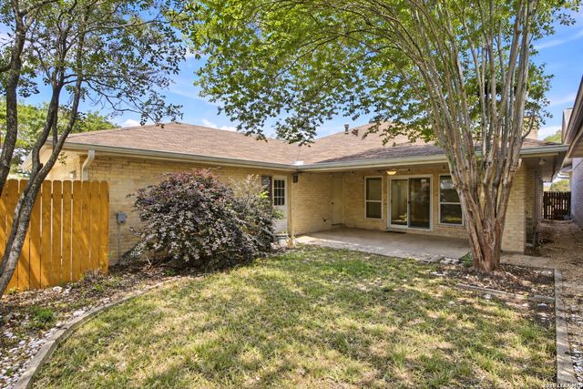 5838 Winterhaven Dr, Windcrest, TX 78239