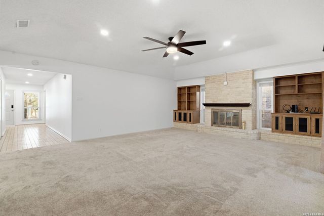 5838 Winterhaven Dr, Windcrest, TX 78239