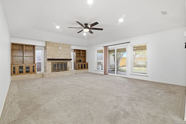 5838 Winterhaven Dr, Windcrest, TX 78239