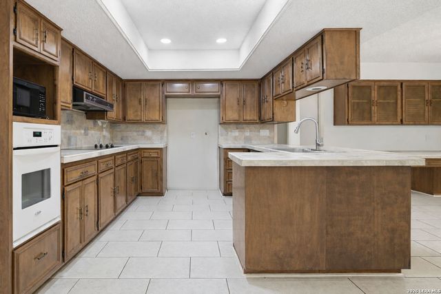 5838 Winterhaven Dr, Windcrest, TX 78239