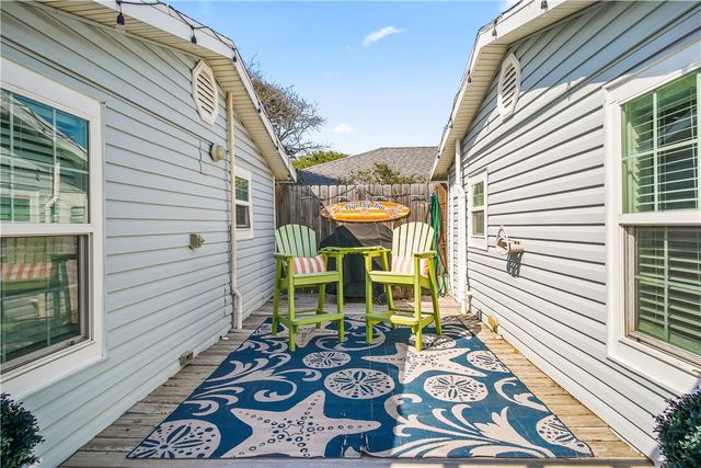 523 S Station St B, Port Aransas, TX 78373