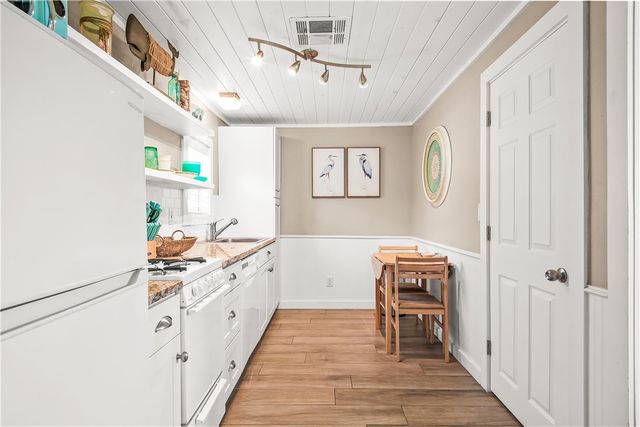 523 S Station St B, Port Aransas, TX 78373