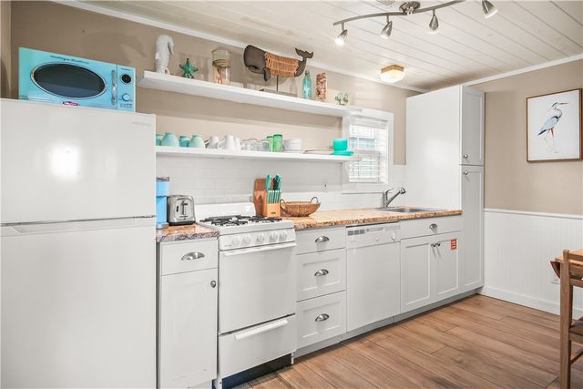 523 S Station St B, Port Aransas, TX 78373