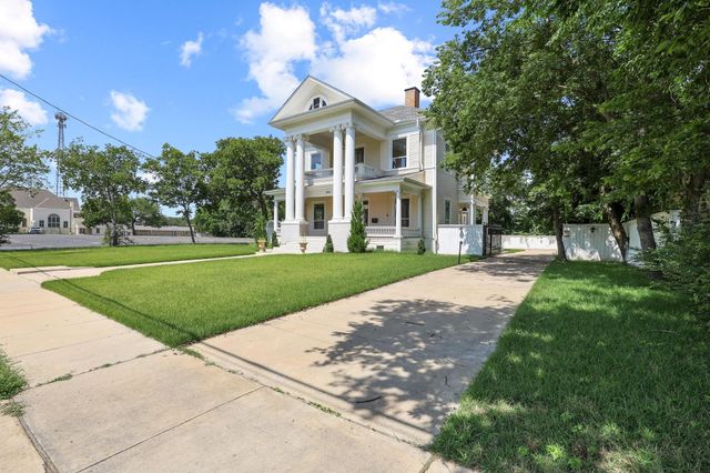 511 Travis Street, Sherman, TX 75090