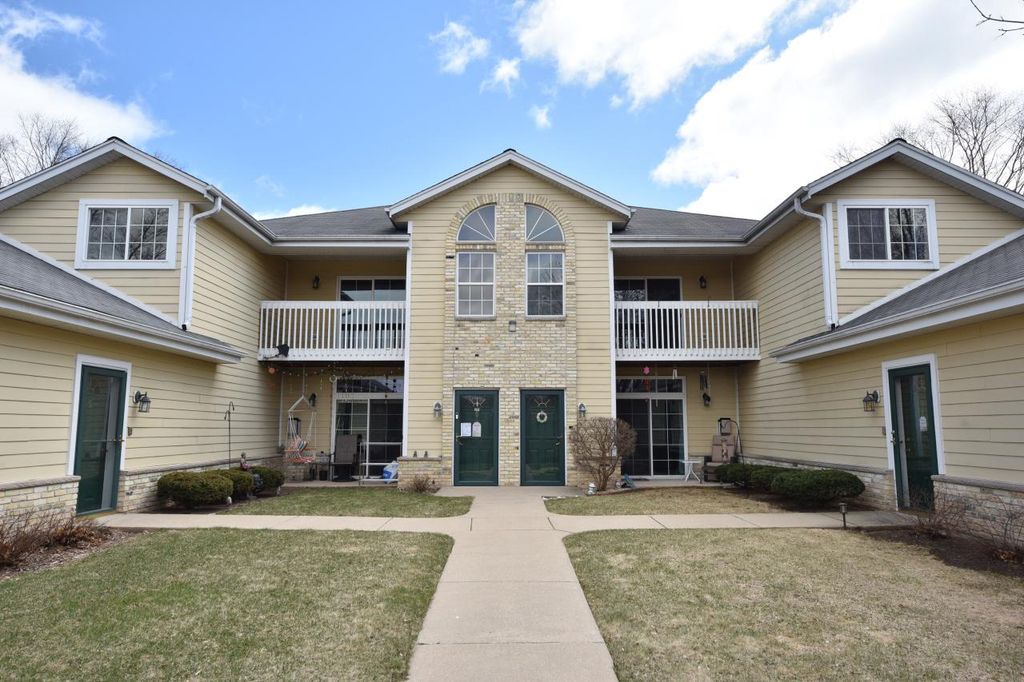 1479 Garay LANE #7, Port Washington, WI 53074