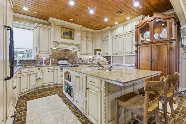 4826 Portrush Drive, Lake Charles, LA 70605