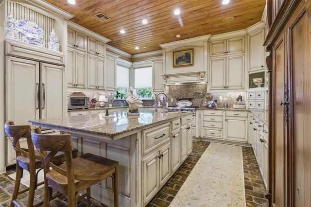 4826 Portrush Drive, Lake Charles, LA 70605