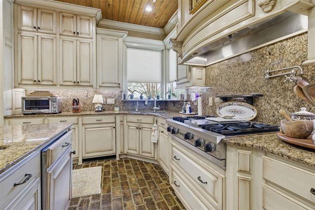 4826 Portrush Drive, Lake Charles, LA 70605