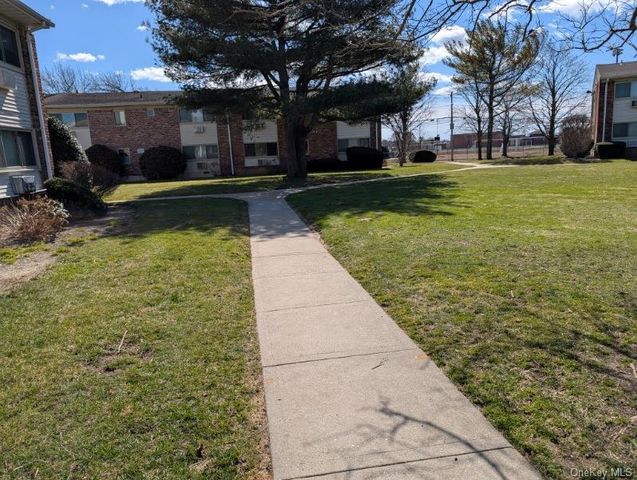 2435 Union Boulevard 7B, Islip, NY 11751