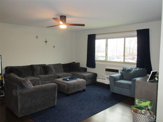 2435 Union Boulevard 7B, Islip, NY 11751