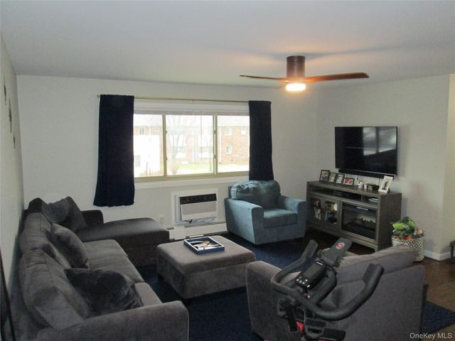 2435 Union Boulevard 7B, Islip, NY 11751