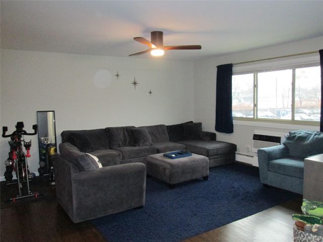 2435 Union Boulevard 7B, Islip, NY 11751