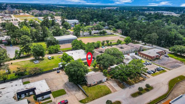 811 Hillcrest Drive, Conroe, TX 77301