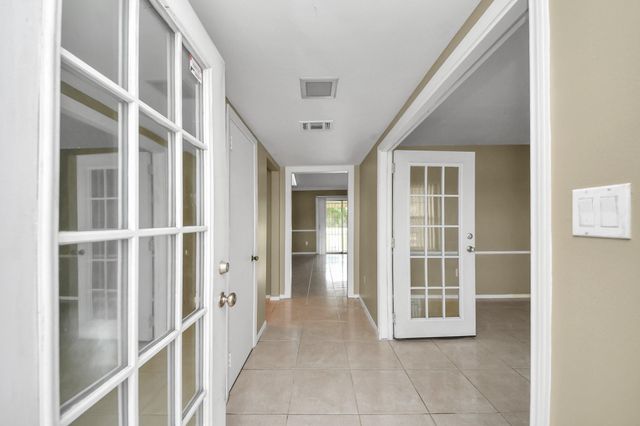 811 Hillcrest Drive, Conroe, TX 77301