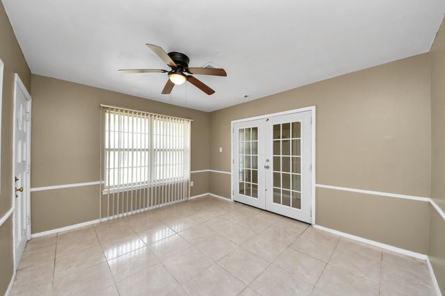 811 Hillcrest Drive, Conroe, TX 77301