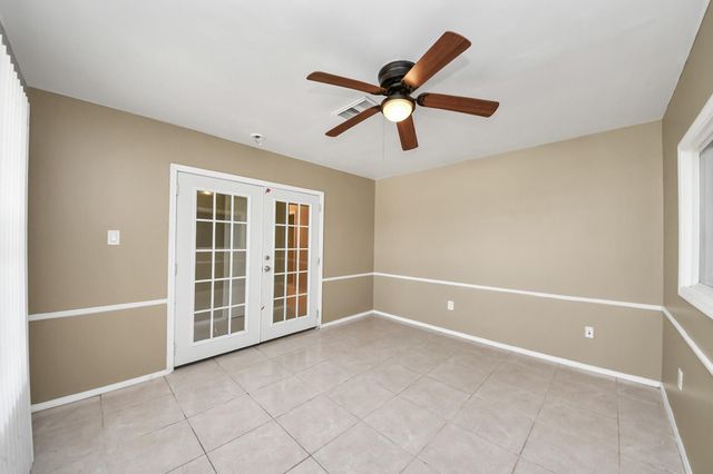 811 Hillcrest Drive, Conroe, TX 77301