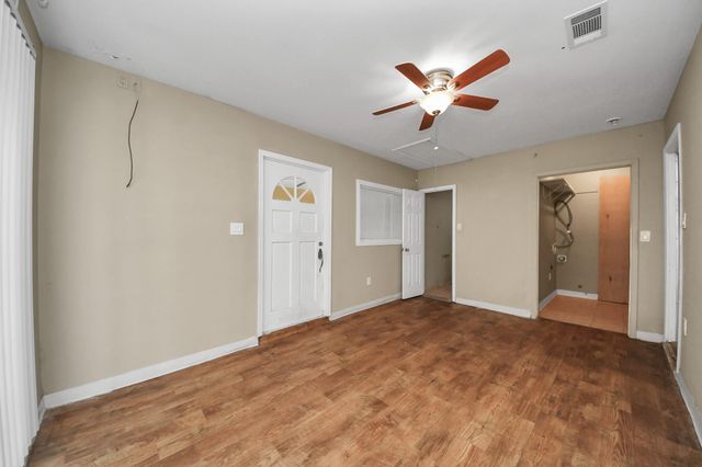 811 Hillcrest Drive, Conroe, TX 77301