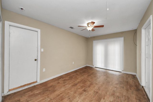 811 Hillcrest Drive, Conroe, TX 77301