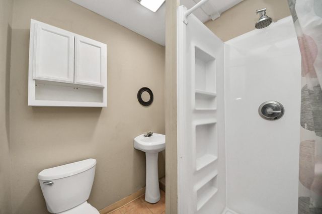 811 Hillcrest Drive, Conroe, TX 77301