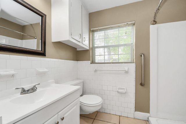 811 Hillcrest Drive, Conroe, TX 77301