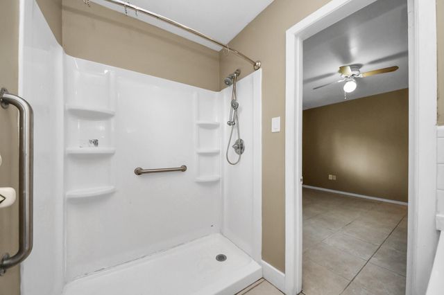 811 Hillcrest Drive, Conroe, TX 77301