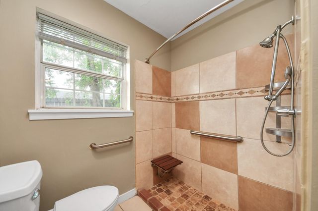 811 Hillcrest Drive, Conroe, TX 77301