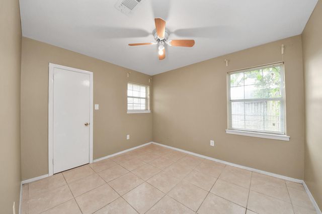 811 Hillcrest Drive, Conroe, TX 77301