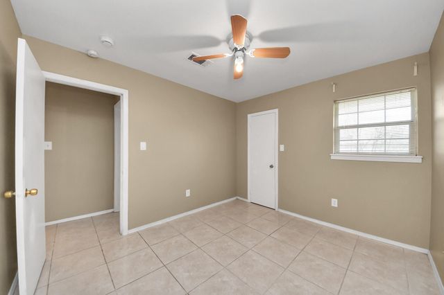 811 Hillcrest Drive, Conroe, TX 77301