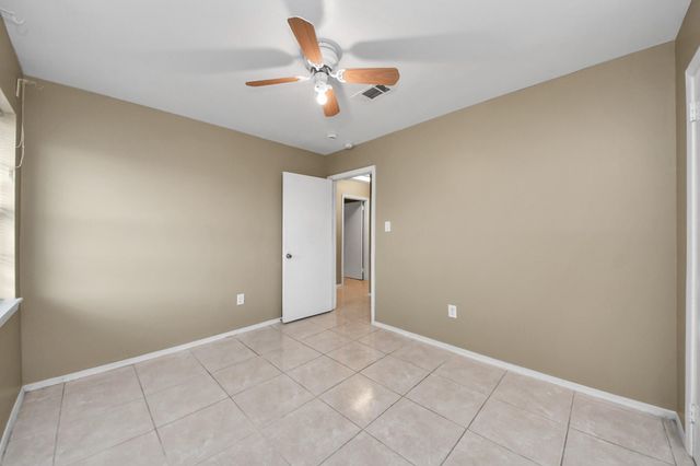 811 Hillcrest Drive, Conroe, TX 77301