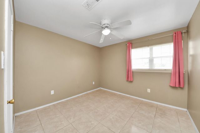 811 Hillcrest Drive, Conroe, TX 77301