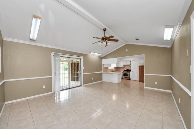 811 Hillcrest Drive, Conroe, TX 77301