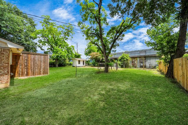 811 Hillcrest Drive, Conroe, TX 77301