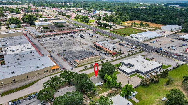 811 Hillcrest Drive, Conroe, TX 77301