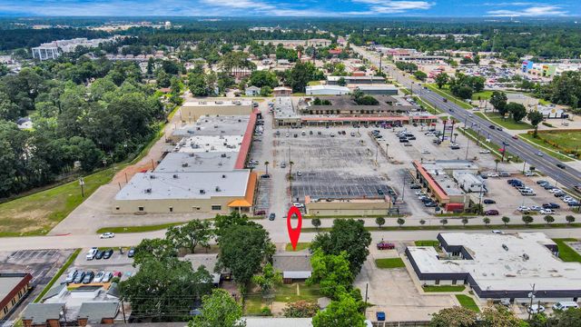 811 Hillcrest Drive, Conroe, TX 77301
