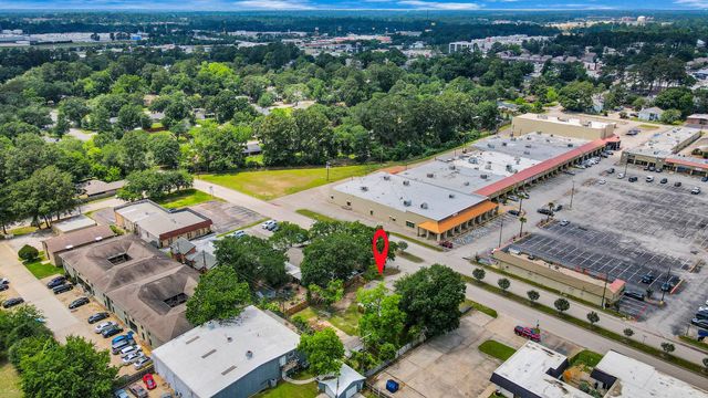 811 Hillcrest Drive, Conroe, TX 77301
