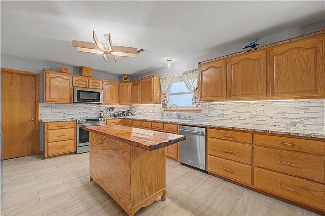 13535 Bill Sellers Road, Fayetteville, AR 72704