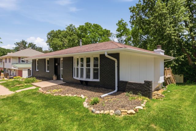 205 WILDWOOD Road, Council Bluffs, IA 51503