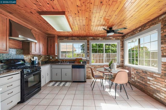 476 Pamela Dr, Bay Point, CA 94565