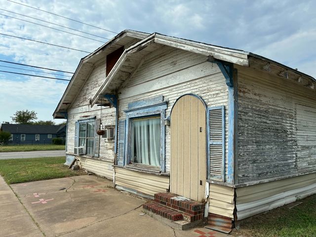 315 Martin Luther King Jr Street, Mineral Wells, TX 76067