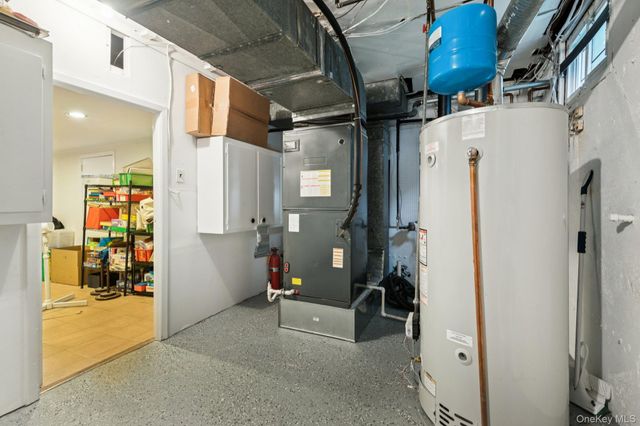 987 S End, Woodmere, NY 11598