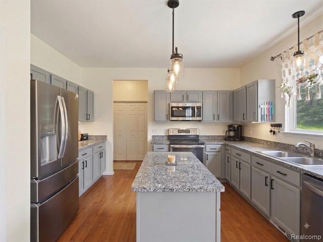 957 River Rock Drive, Holly, MI 48442